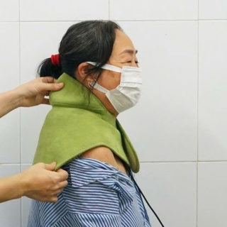 Bó thuốc điều trị đau cổ gáy