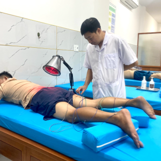 châm cứu điều trị đau lưng 