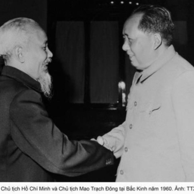 Toa rượu bổ của Chủ tịch Mao Trạch Đ&ocirc;ng tặng Chủ tịch Hồ Ch&iacute; Minh