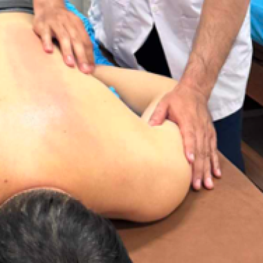 Xoa b&oacute;p- Bấm huyệt- gi&aacute;c hơi