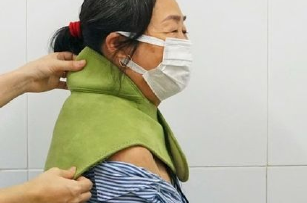 Bó thuốc điều trị đau cổ gáy