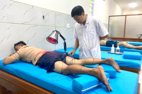 châm cứu điều trị đau lưng 